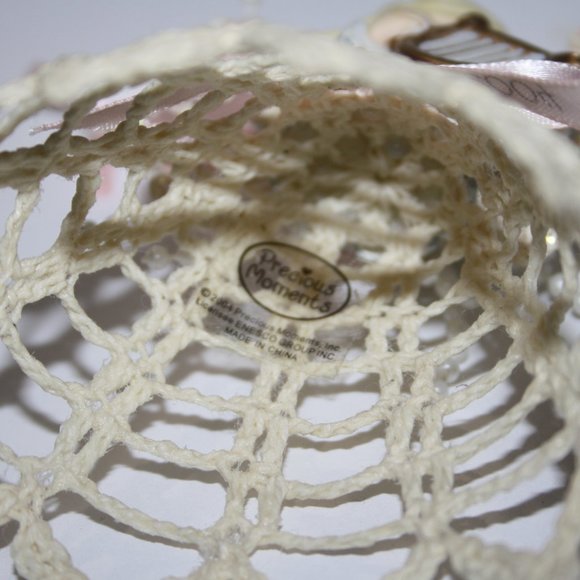 👼 Precious Moments Angel Ornament · 2004 Edition · 4.5" Tall - Picture 2 of 6